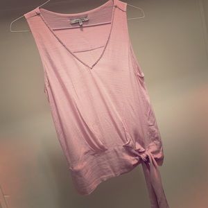 Pail pink tie sleeveless top!